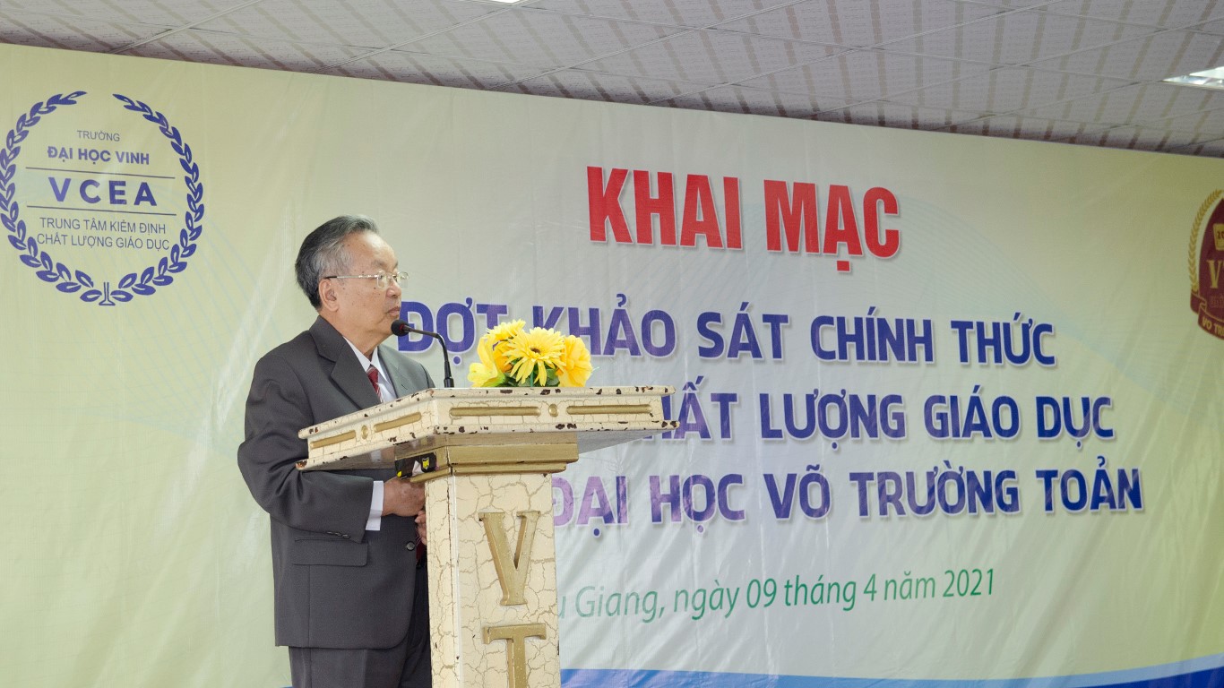 pgs_ts_bs_truong_van_viet_pht_truong_phat_bieu_mung_le_khai_mac