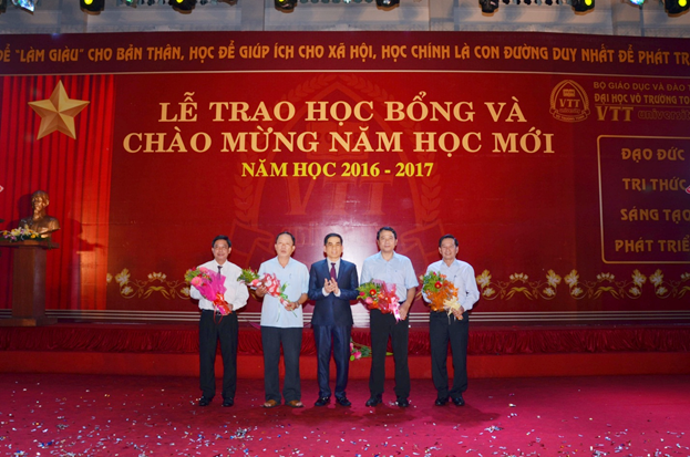 Le-phat-hoc-bong-va-mung-nam-hoc-moi-2016-04